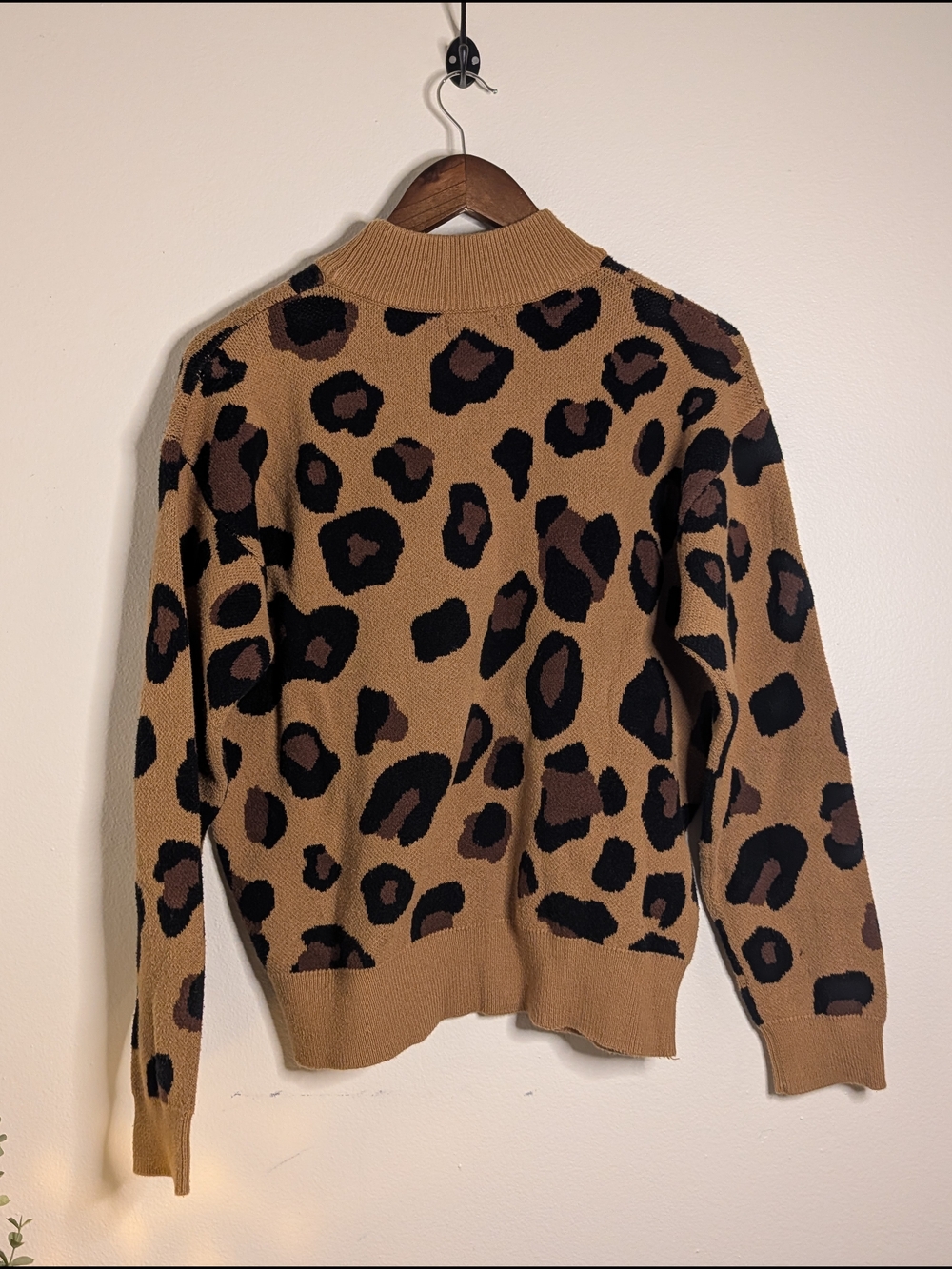 Leopard Print Sweater - Picture 6 of 6